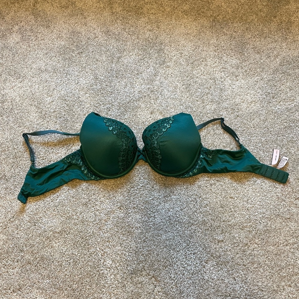 Victoria’s Secret body by Victoria bra